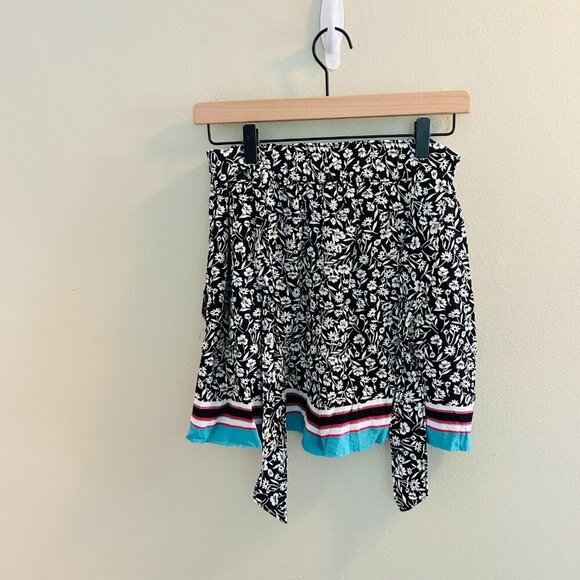 Maeve by Anthropologie Scarf Printed Shorts Size Medium Black Floral Flowy - Picture 6 of 11